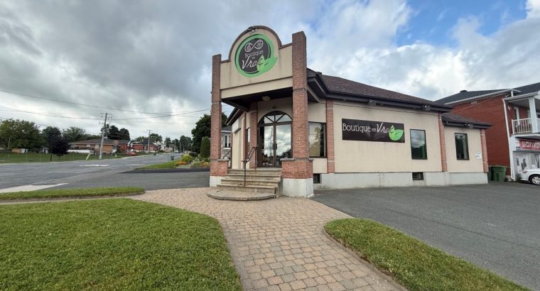 Val-des-Sources (Estrie) : Immeuble commercial