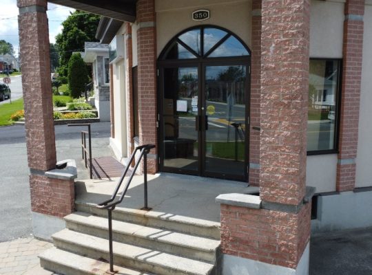 Val-des-Sources (Estrie) : Immeuble commercial