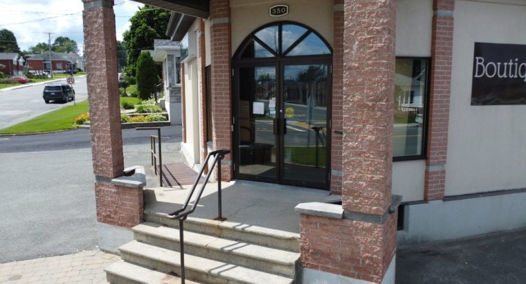 Val-des-Sources (Estrie) : Immeuble commercial