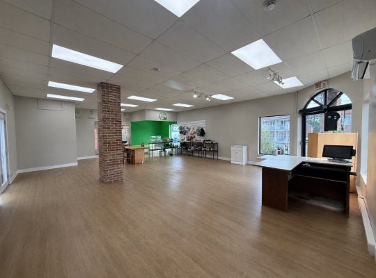 Val-des-Sources (Estrie) : Immeuble commercial