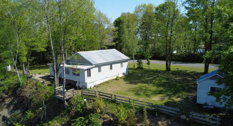 Drummondville (Ctre-Qc) : Maison au bord de l’eau