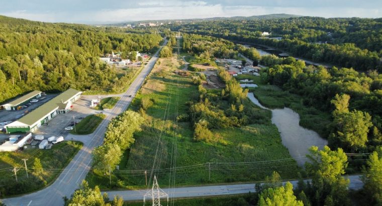 Sherbrooke : Terrain commercial et garage