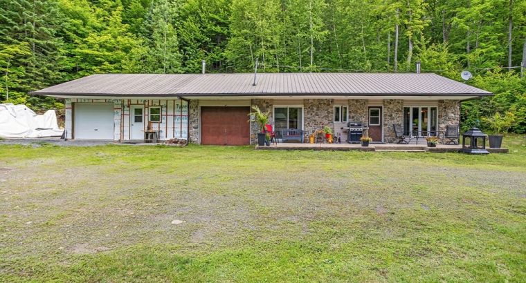 Ste-Marguerite-du-Lac-Masson (Laurentides) : Terre