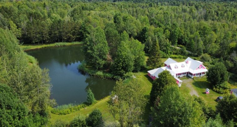 Racine (Estrie) : Domaine – maison bigénérationnel