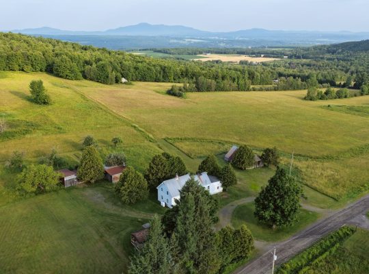 Ste-Catherine-de-Hatley (Estrie) : Domaine 133 acr