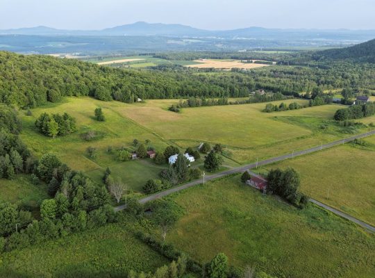 Ste-Catherine-de-Hatley (Estrie) : Domaine 133 acr
