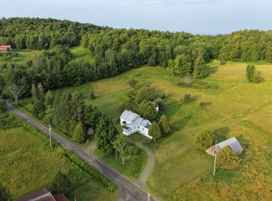 Ste-Catherine-de-Hatley (Estrie) : Domaine 133 acr