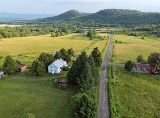 Ste-Catherine-de-Hatley (Estrie) : Domaine 133 acr