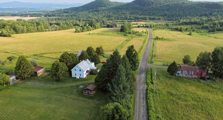 Ste-Catherine-de-Hatley (Estrie) : Domaine 133 acr