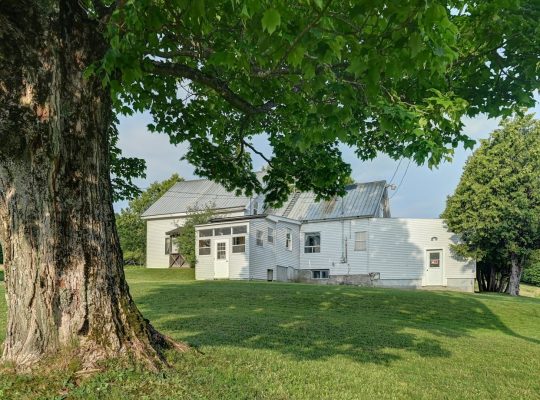 Ste-Catherine-de-Hatley (Estrie) : Domaine 133 acr