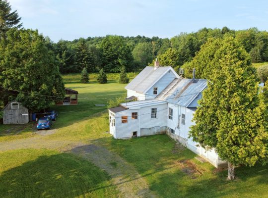 Ste-Catherine-de-Hatley (Estrie) : Domaine 133 acr