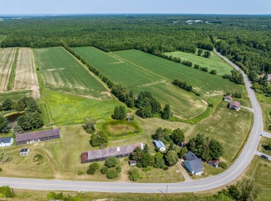 Trois-Rivières : Ferme Maison de campagne 73 acr