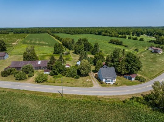 Trois-Rivières : Ferme Maison de campagne 73 acr