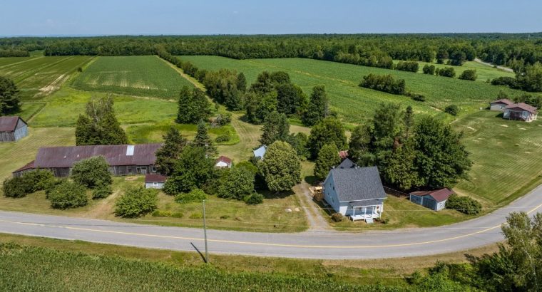 Trois-Rivières : Ferme Maison de campagne 73 acr