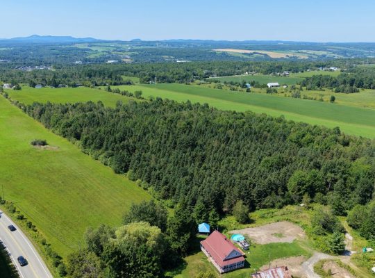 Sherbrooke (Estrie) : Fermette de 32 acres