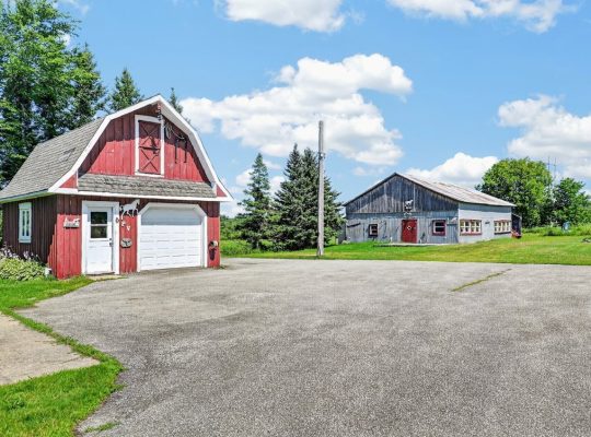 Sherbrooke (Estrie) : Fermette de 32 acres