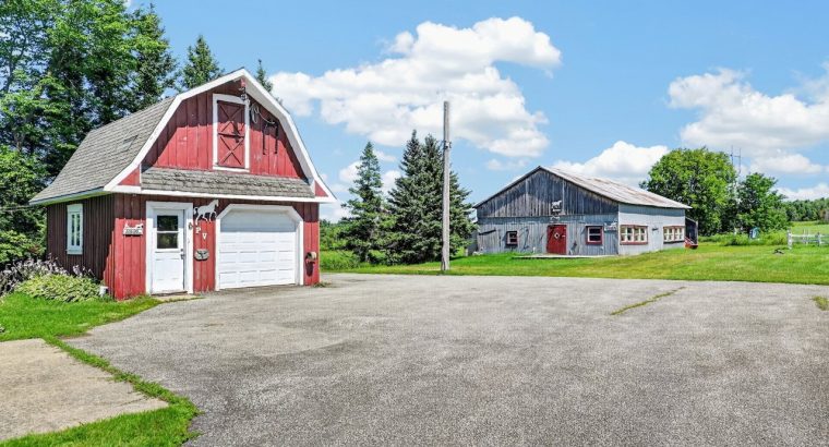 Sherbrooke (Estrie) : Fermette de 32 acres