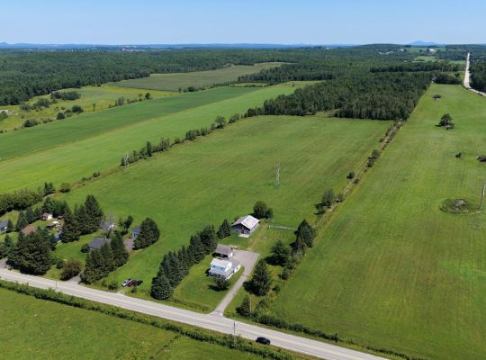 Sherbrooke (Estrie) : Fermette de 32 acres