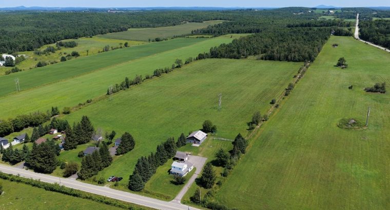 Sherbrooke (Estrie) : Fermette de 32 acres