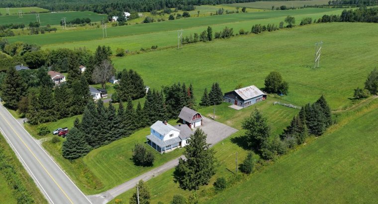 Sherbrooke (Estrie) : Fermette de 32 acres