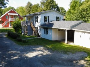 Danville (Estrie) : Duplex avec deux 4 ½ loués