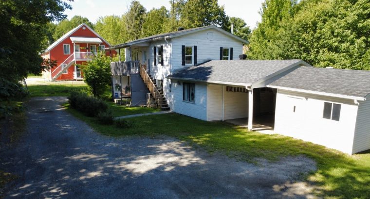 Danville (Estrie) : Duplex avec deux 4 ½ loués