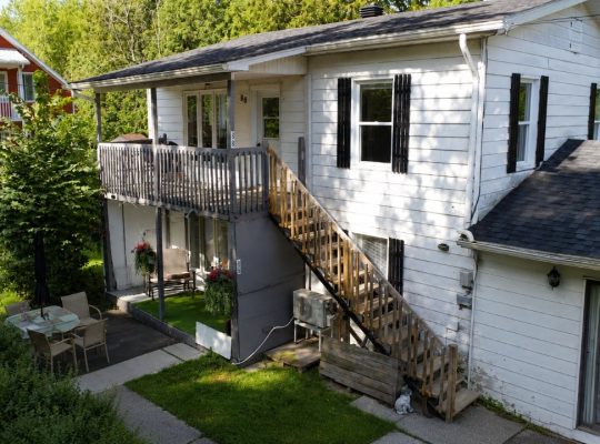Danville (Estrie) : Duplex avec deux 4 ½ loués