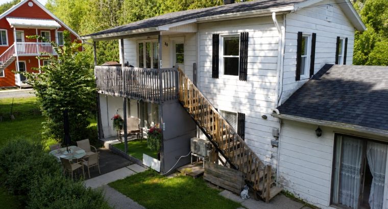 Danville (Estrie) : Duplex avec deux 4 ½ loués