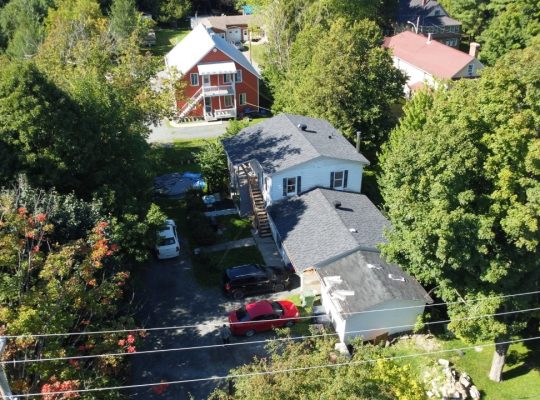 Danville (Estrie) : Duplex avec deux 4 ½ loués