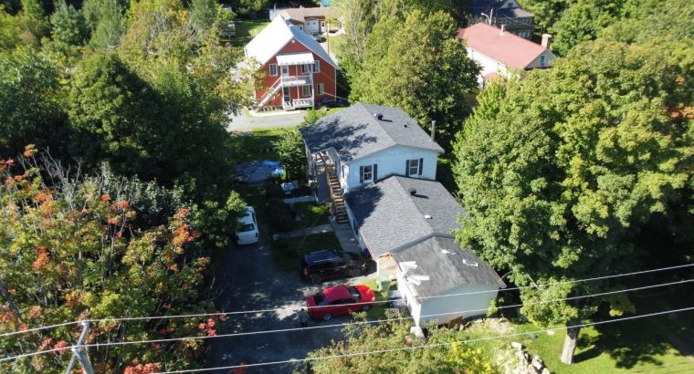 Danville (Estrie) : Duplex avec deux 4 ½ loués