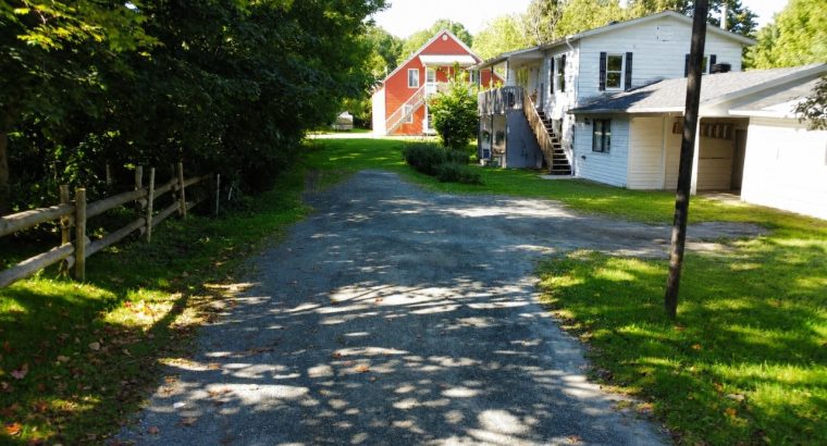 Danville (Estrie) : Duplex avec deux 4 ½ loués