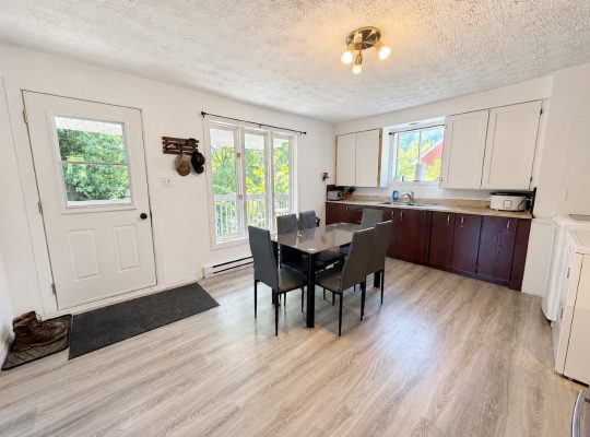Danville (Estrie) : Duplex avec deux 4 ½ loués