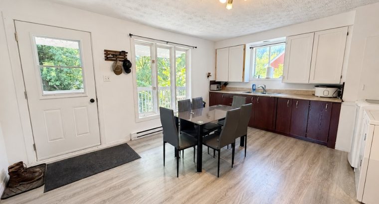 Danville (Estrie) : Duplex avec deux 4 ½ loués
