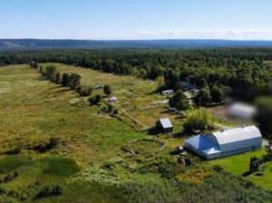 Weedon (Estrie) : Domaine équestre de 71 acres