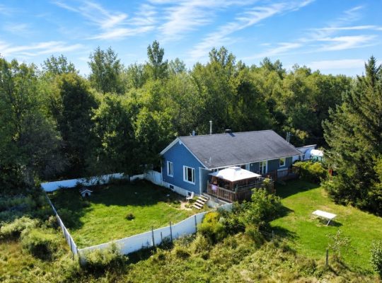 Weedon (Estrie) : Domaine équestre de 71 acres