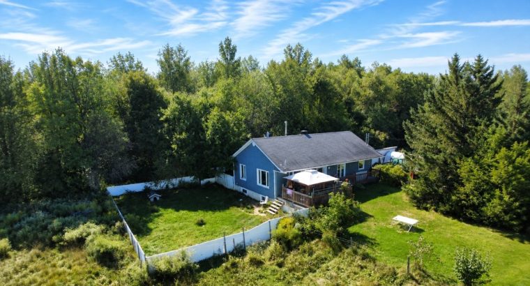 Weedon (Estrie) : Domaine équestre de 71 acres