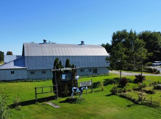 Weedon (Estrie) : Domaine équestre de 71 acres
