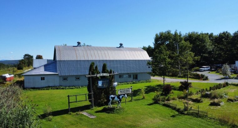 Weedon (Estrie) : Domaine équestre de 71 acres