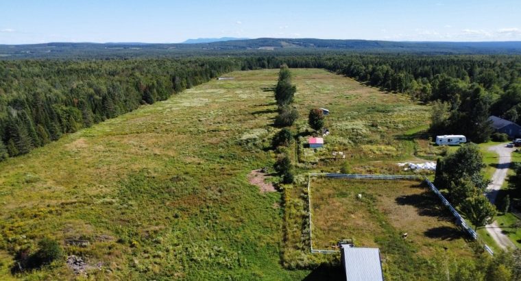 Weedon (Estrie) : Domaine équestre de 71 acres
