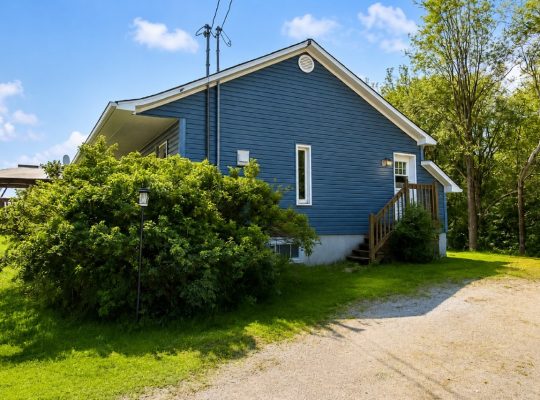 Weedon (Estrie) : Domaine équestre de 71 acres