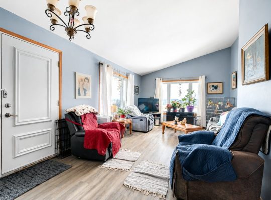 Weedon (Estrie) : Domaine équestre de 71 acres