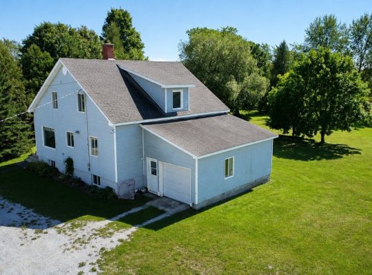 St-Camille (Estrie) Maison de campagne avec garage