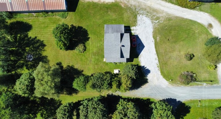 St-Camille (Estrie) Maison de campagne avec garage