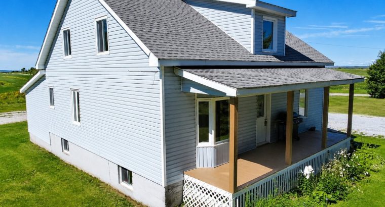St-Camille (Estrie) Maison de campagne avec garage