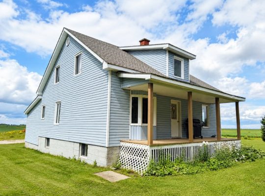 St-Camille (Estrie) Maison de campagne avec garage
