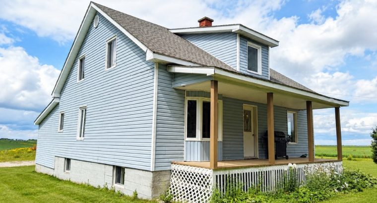 St-Camille (Estrie) Maison de campagne avec garage