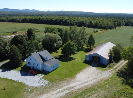 St-Camille (Estrie) Maison de campagne avec garage
