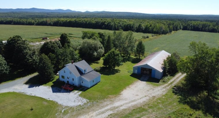 St-Camille (Estrie) Maison de campagne avec garage