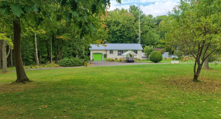 St-Elphège : Domaine de 76 acres, divers bâtiments