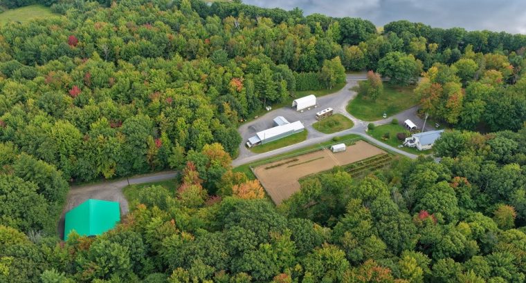 St-Elphège : Domaine de 76 acres, divers bâtiments